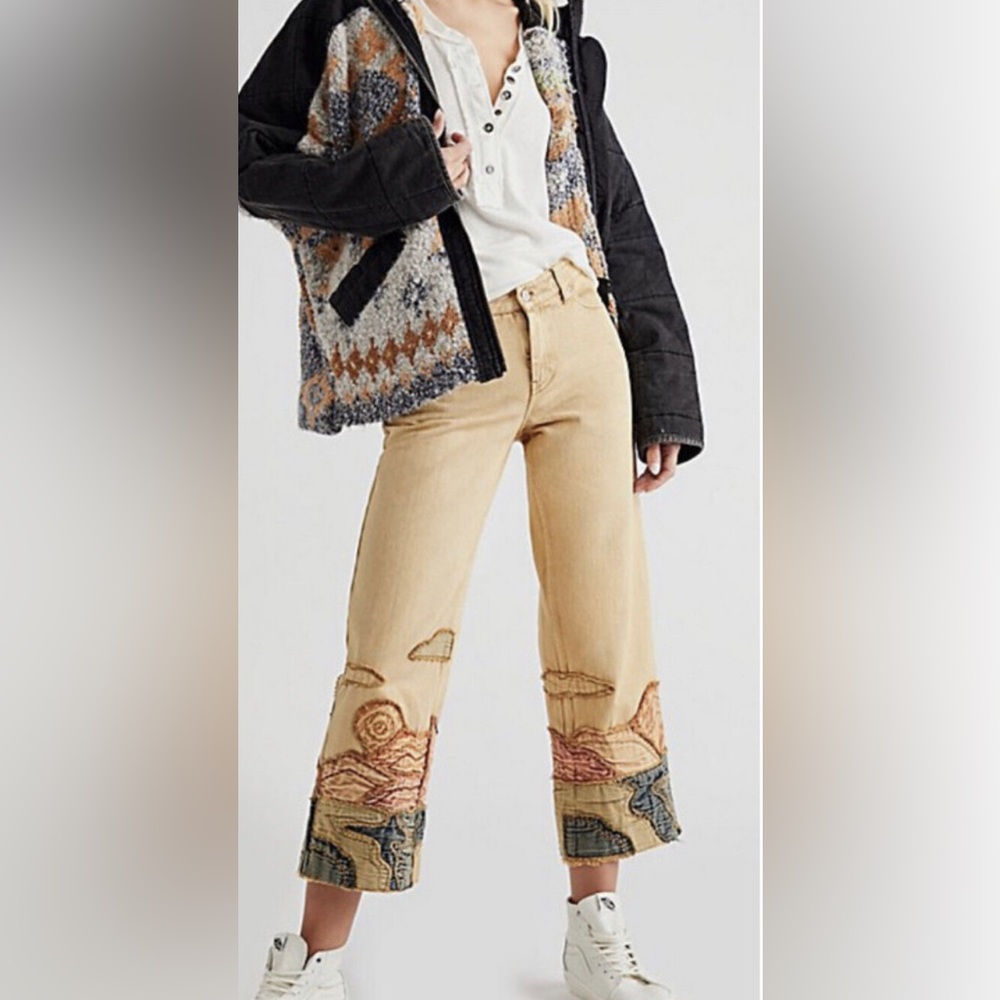 NWOT Free People Golden Vibes Embroidered
Jean Crop. Size 27